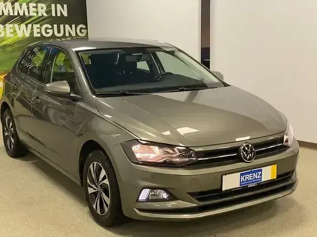 Gebraucht VW Polo Comfortline 116 PS (85 kW) 2021 Limestone grey metallic (metallic) Kleinwagen