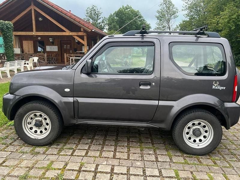 Grau Gebraucht 2016 Suzuki Jimny Club SUV | 16.900 € (Fairer Preis) - Bild 1/4