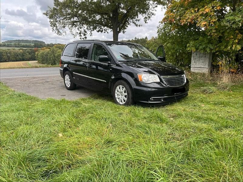 Schwarz Gebraucht 2013 Chrysler Town & Country Van / Kleinbus | 10.200 € - Bild 1/4