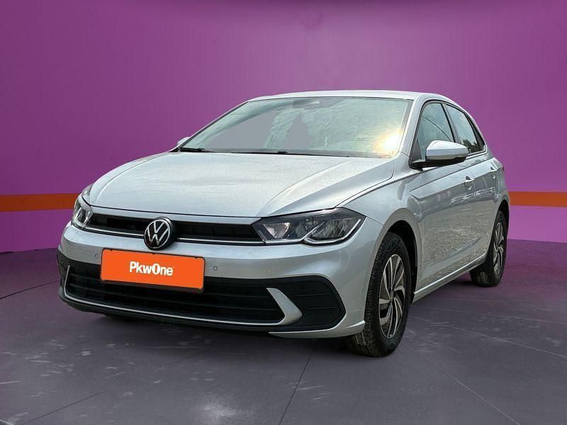 Reflexsilber metallic Gebraucht 2022 VW Polo Life Limousine | 15.730 € (Guter Preis) - Bild 1/4