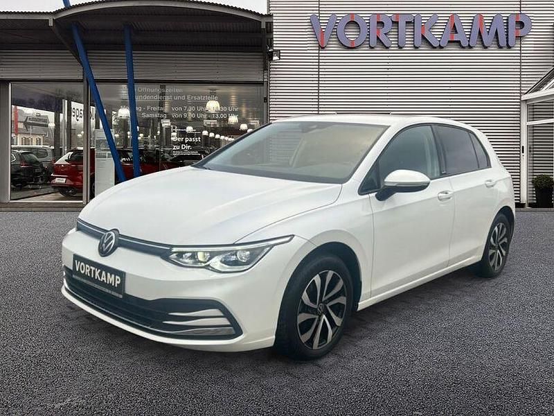Gebraucht VW Golf VIII 150 PS (110 kW) 2022 Oryxweiß perlmutteffekt (metallic) Limousine