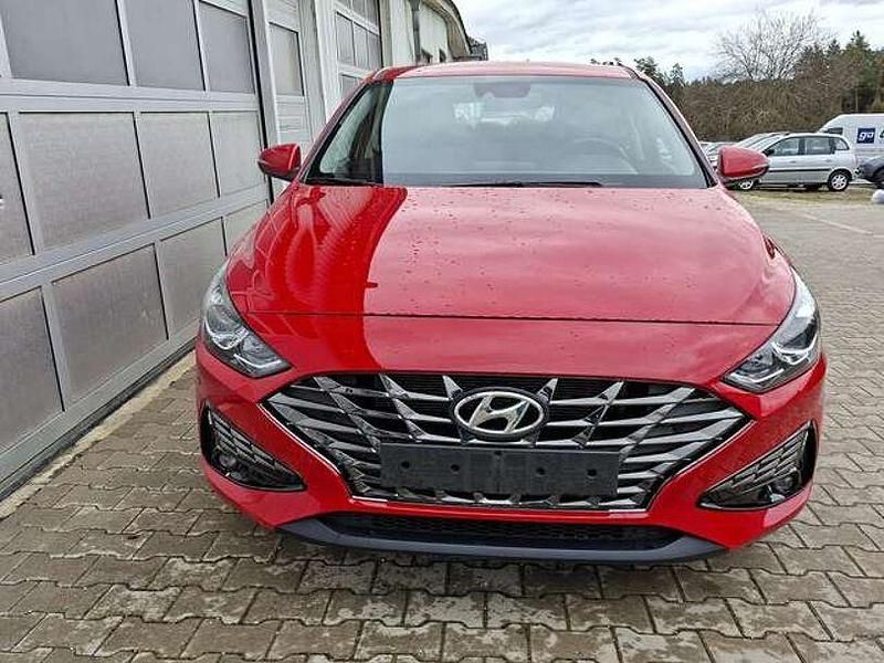 Gebraucht Hyundai i30 Trend 120 PS (88 kW) 2023 Engine red / sol Kleinwagen