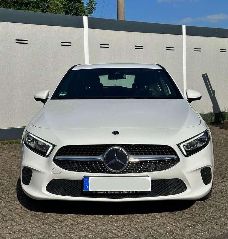 Weiß Gebraucht 2019 Mercedes A180 Kleinwagen | 19.750 € (Fairer Preis) - Bild 1/4