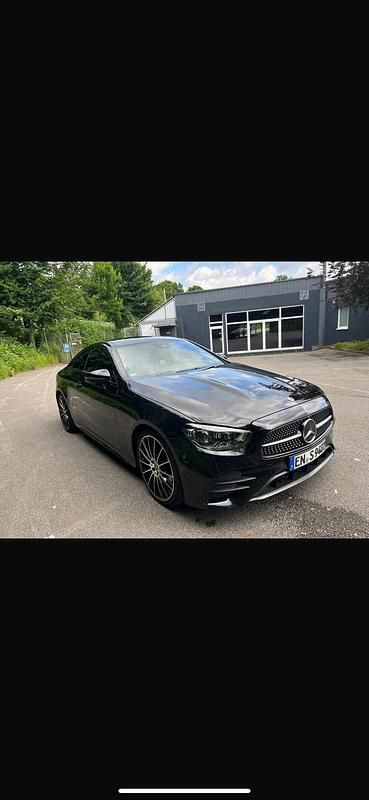 Schwarz Gebraucht 2021 Mercedes 220 AMG line Coupé | 42.880 € - Bild 1/4