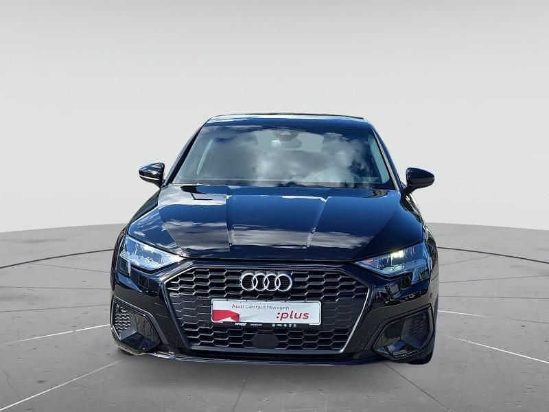 Brillantschwarz Gebraucht 2024 Audi A3 Basis Limousine | 26.420 € - Bild 1/4