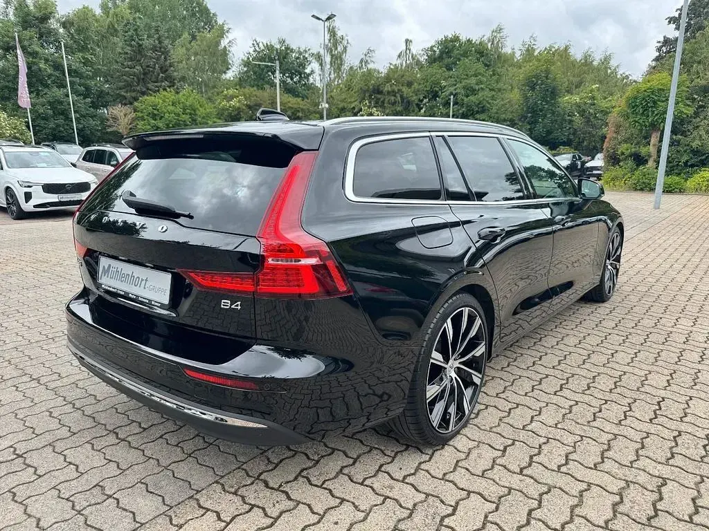 Gebraucht Volvo V60 Plus 197 PS (144 kW) 2023 Schwarz Kombi