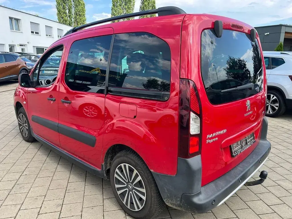 Gebraucht Peugeot Partner Tepee Outdoor 120 PS (88 kW) 2015 Rot Van / Kleinbus