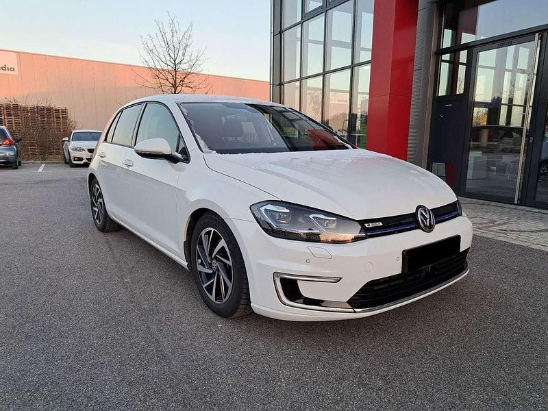 Gebraucht VW e-Golf 100 kW (136 PS) 2018 Weiß metallic Kleinwagen