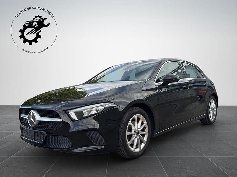 Schwarz Gebraucht 2018 Mercedes A180 Limousine | 17.500 € (Fairer Preis) - Bild 1/4