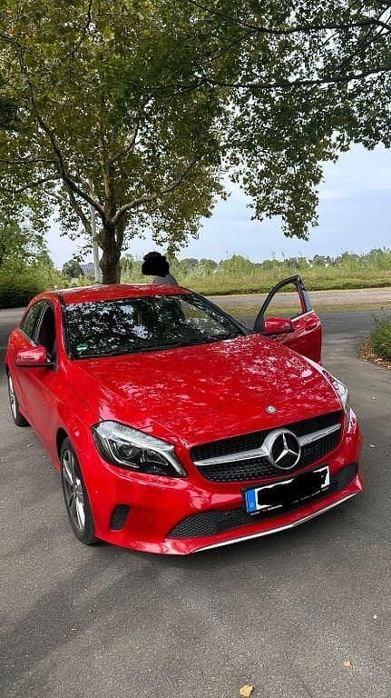 Rot Gebraucht 2016 Mercedes A160 Limousine | 10.000 € (Guter Preis) - Bild 1/4