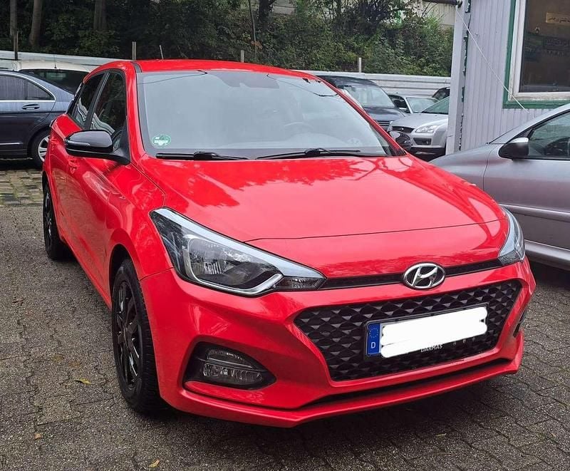 Tomato red Gebraucht 2020 Hyundai i20 Advantage Kleinwagen | 13.490 € (Superpreis) - Bild 1/4