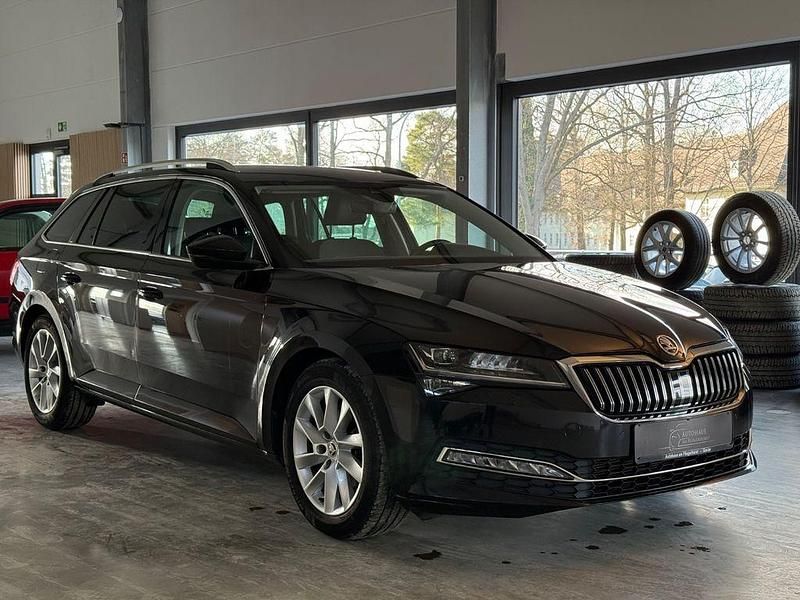 Gebraucht Skoda Superb Style 150 PS (110 kW) 2023 Schwarz Kombi