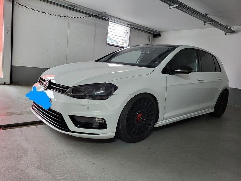 Weiß Gebraucht 2017 VW Golf VII Trendline Limousine | 14.490 € (Etwas zu teuer) - Bild 1/4