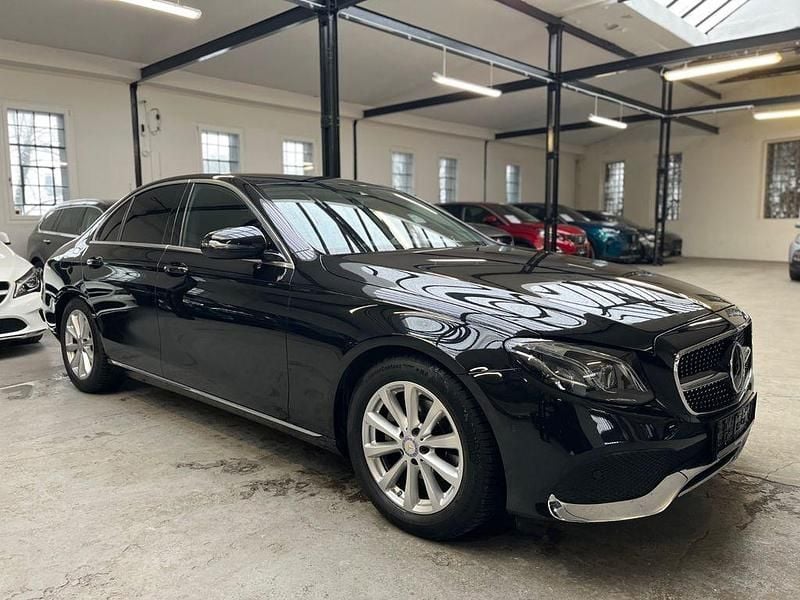 Schwarz Gebraucht 2016 Mercedes E200 Avantgarde Limousine | 19.870 € (Etwas zu teuer) - Bild 1/4