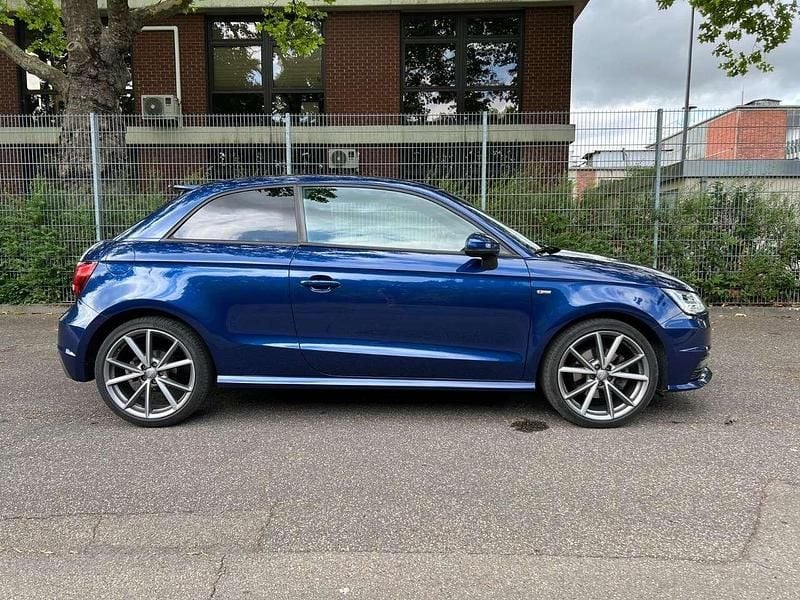 Blau Gebraucht 2015 Audi A1 S-Line Kleinwagen | 8.400 € (Guter Preis) - Bild 1/4