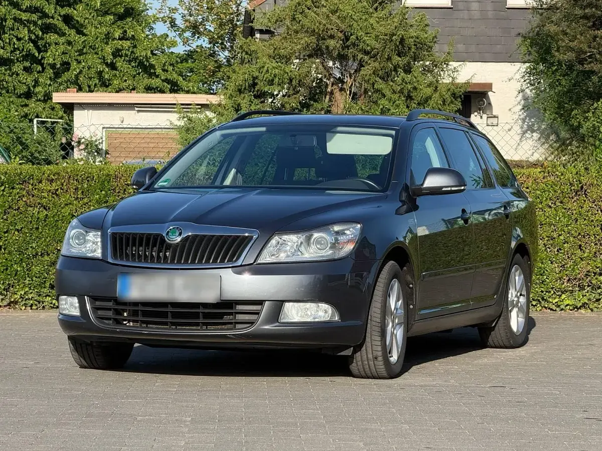 Gebraucht Skoda Octavia 140 PS (102 kW) 2012 Grau Kombi