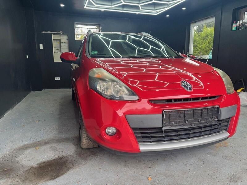 Rot Gebraucht 2011 Renault Clio GrandTour Dynamique Kombi | 4.499 € - Bild 1/4