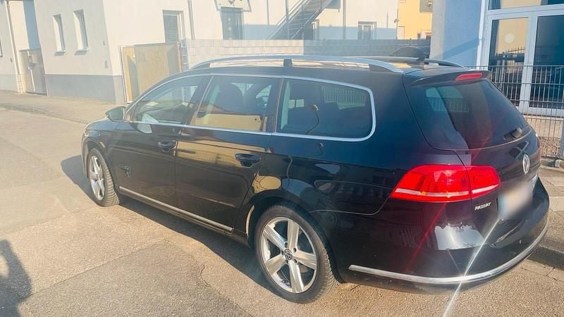 Gebraucht VW Passat Highline 150 PS (110 kW) 2012 Schwarz Kombi
