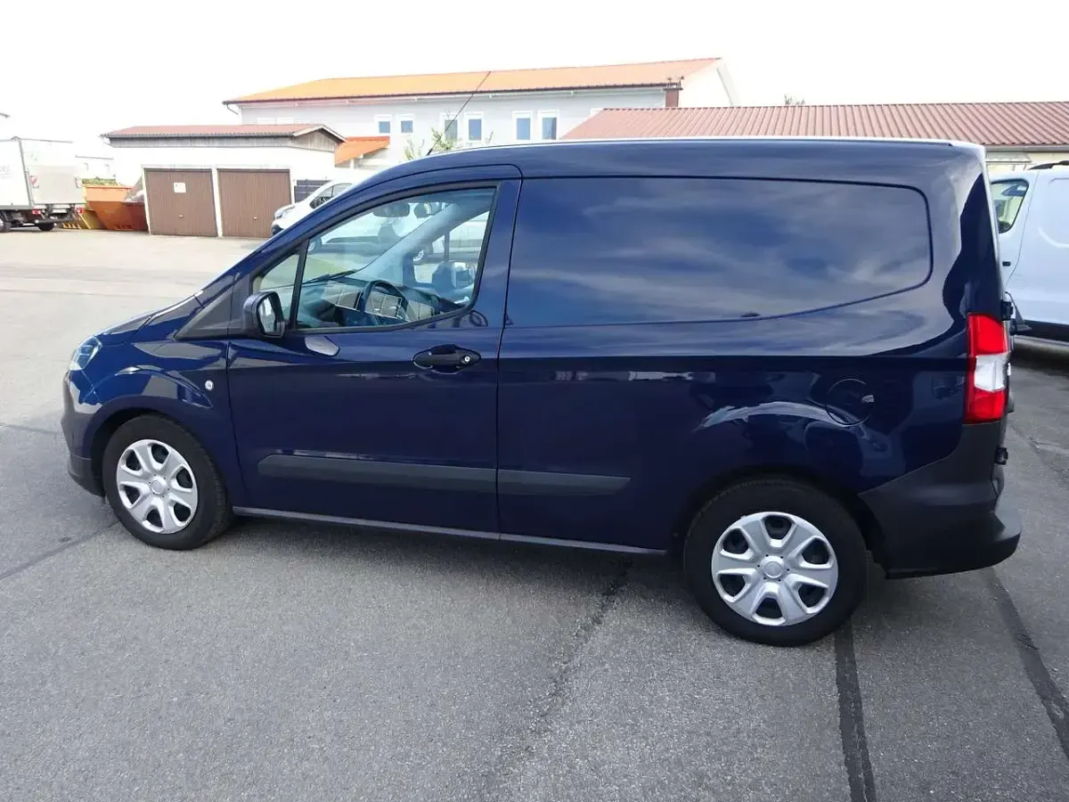Gebraucht Ford Transit Trend 101 PS (74 kW) 2020 Blazerblau Van / Kleinbus