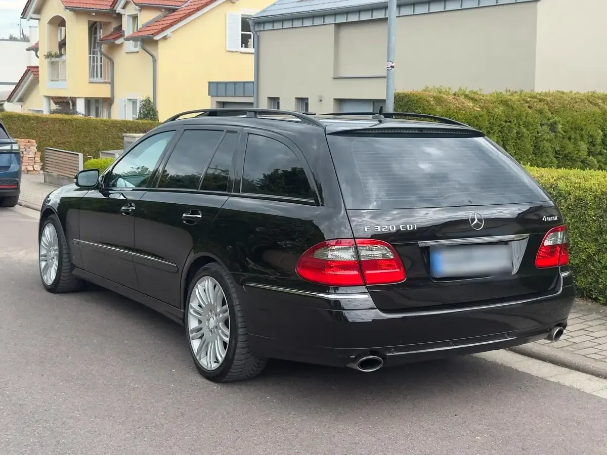 Gebraucht Mercedes E320 Avantgarde 224 PS (164 kW) 2008 Schwarz Kombi