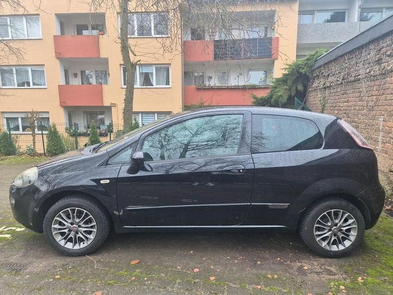 Gebraucht Fiat Punto 77 PS (56 kW) 2013 Schwarz Kleinwagen