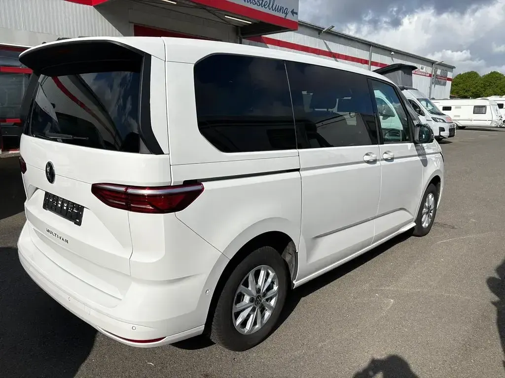 Gebraucht VW Multivan 150 PS (110 kW) 2024 Weiß Van / Kleinbus