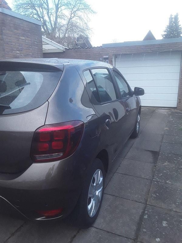 Gebraucht Dacia Sandero 73 PS (53 kW) 2018 Braun Limousine