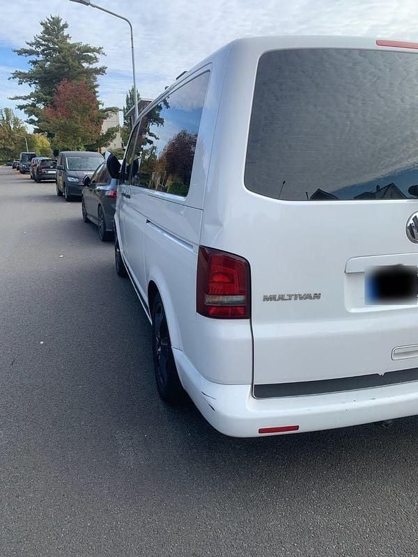 Second-hand VW Multivan Edition 179 CP (131 kW) 2011 Alb Monovolum