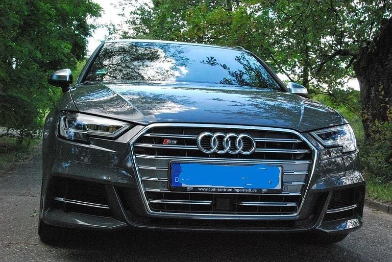 Gebraucht Audi S3 Sport 300 PS (220 kW) 2019 Grau Limousine