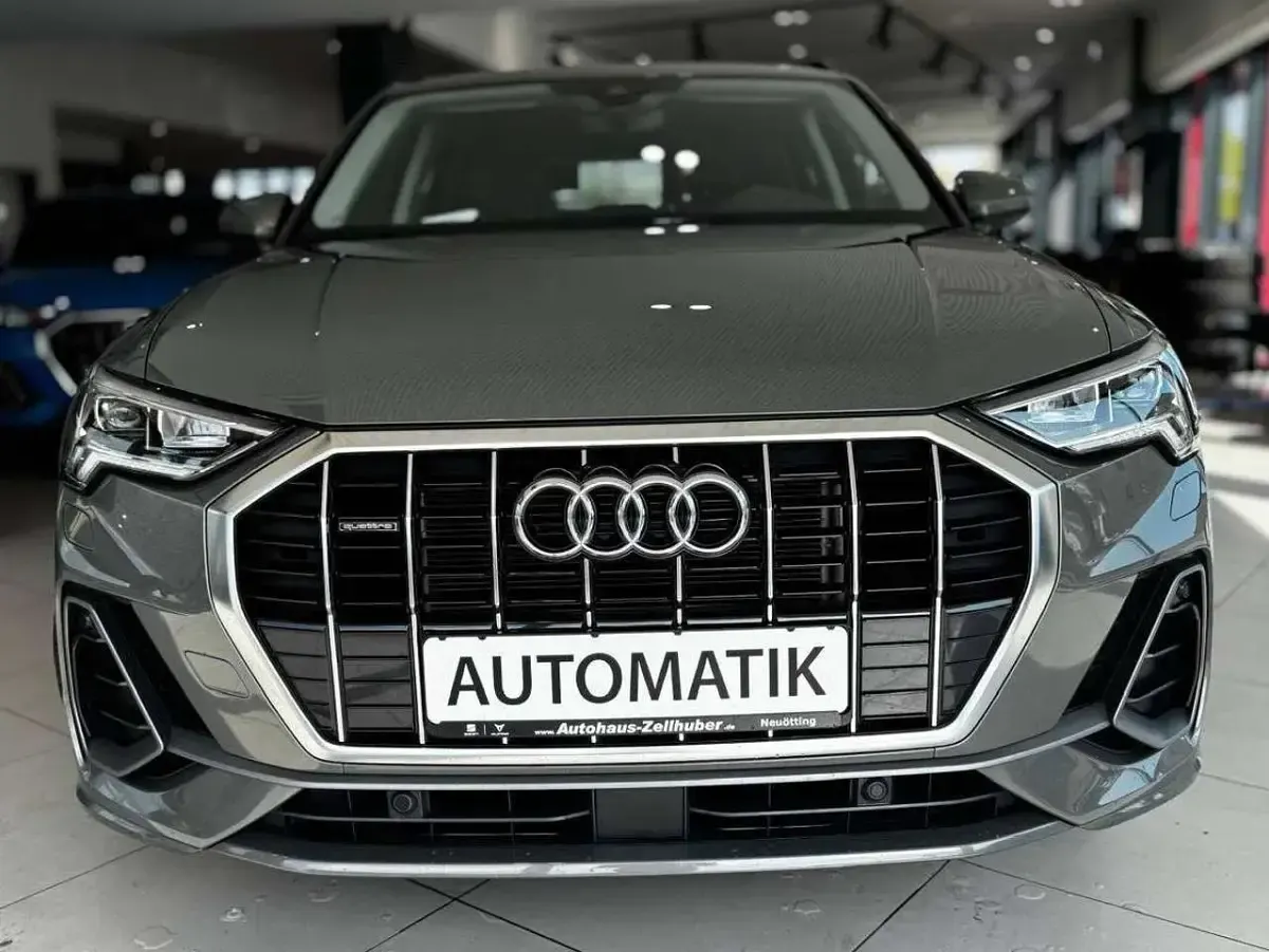 Gebraucht Audi Q3 S-Line 245 PS (180 kW) 2023 Chronos grau SUV