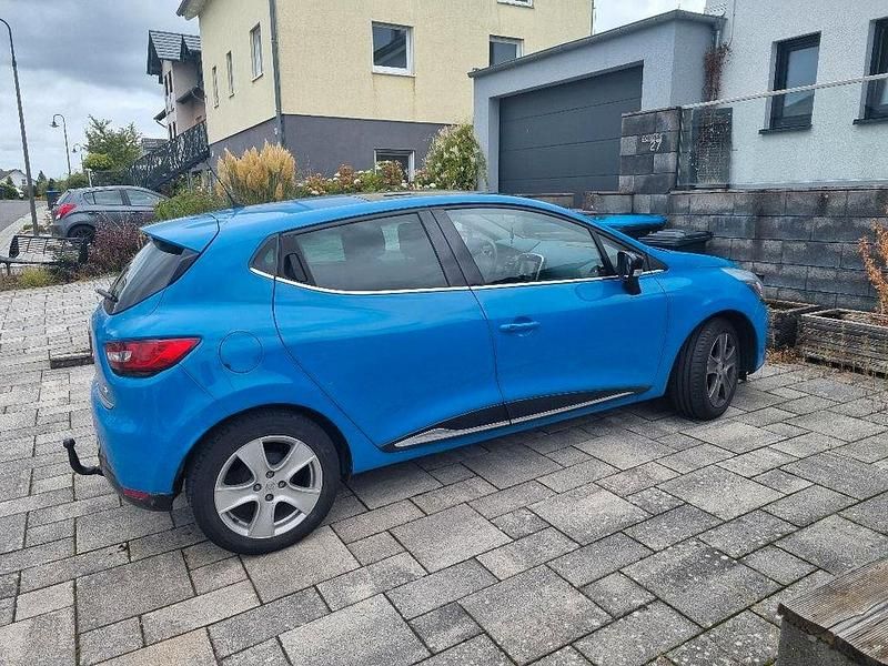 Gebraucht Renault Clio IV Experience 90 PS (66 kW) 2015 Blau Limousine
