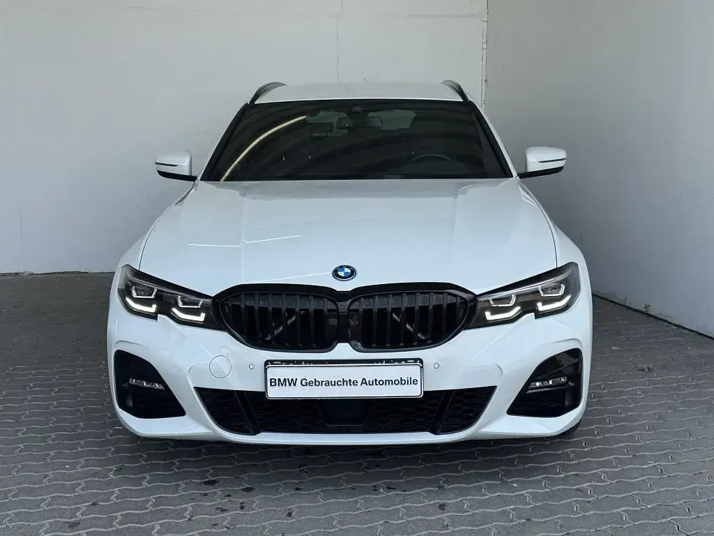 Gebraucht BMW 330e M Sport 292 PS (214 kW) 2022 Weiß Limousine