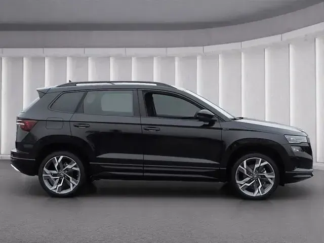 Neu Skoda Karoq SportLine 150 PS (110 kW) 2026 Grau SUV