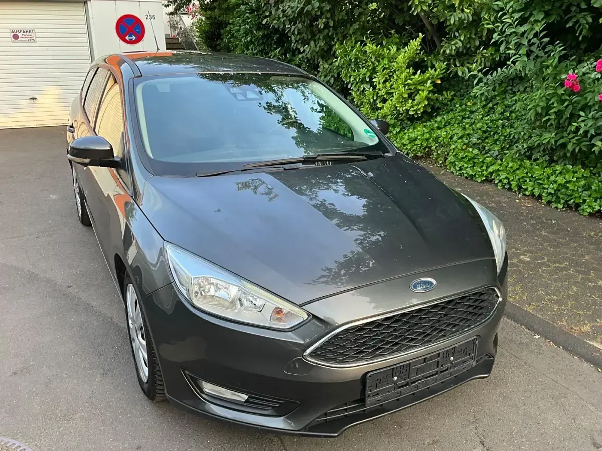 Gebraucht Ford Focus 101 PS (74 kW) 2016 Grau Kombi