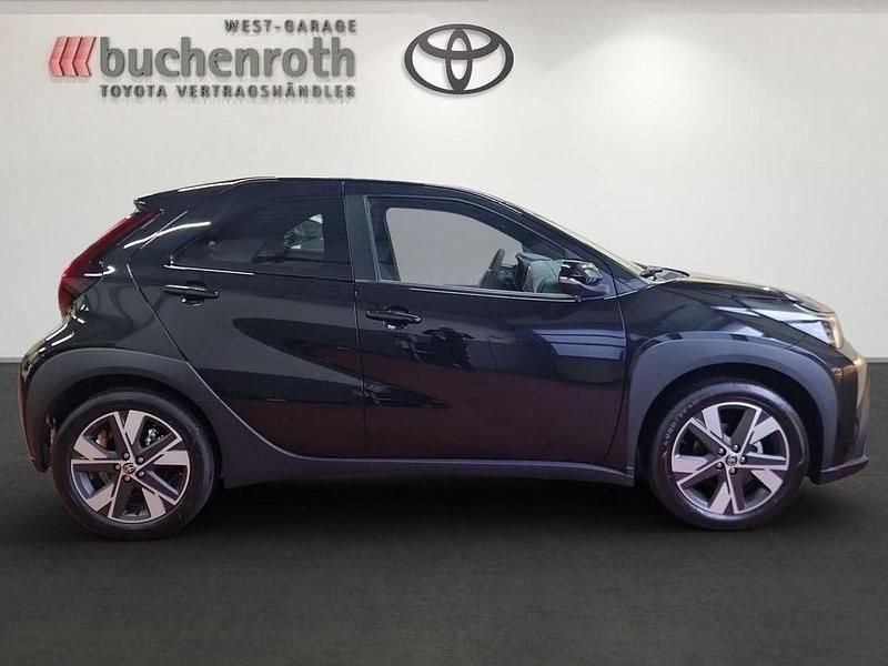 Neu Toyota Aygo X Active 116 PS (85 kW) 2025 Black mica / ink SUV
