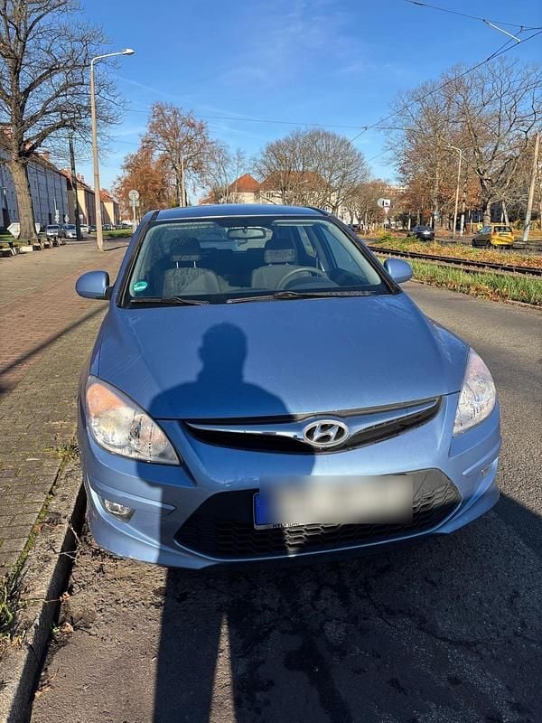 Blau Gebraucht 2011 Hyundai i30 Kleinwagen | 3.600 € (Fairer Preis) - Bild 1/4