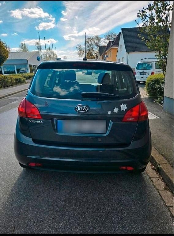 Usata Kia Venga 90 CV (66 kW) 2011 Grigio Utilitaria