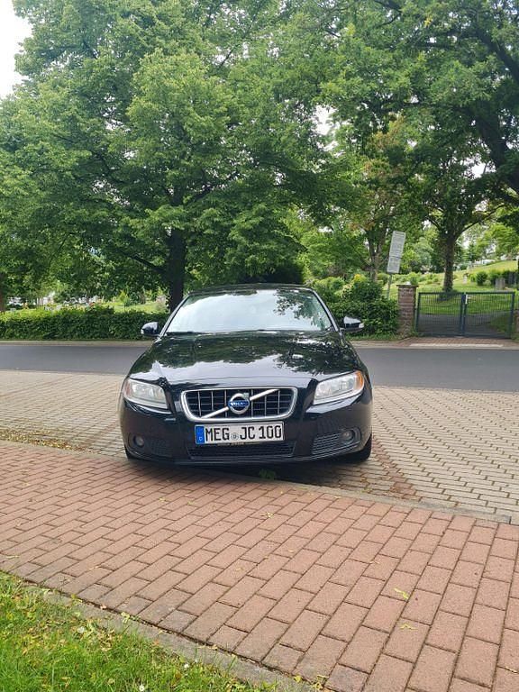 Schwarz Gebraucht 2011 Volvo V70 Momentum Kombi | 3.750 € (Fairer Preis) - Bild 1/4
