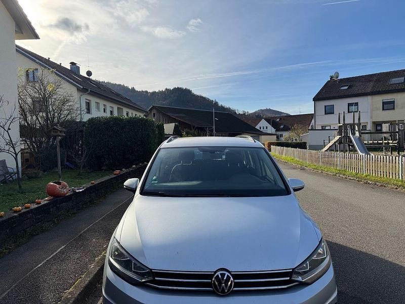 Silber Gebraucht 2021 VW Touran Van / Kleinbus | 19.999 € (Guter Preis) - Bild 1/4