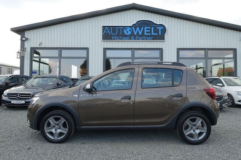 Braun Gebraucht 2018 Dacia Sandero Kleinwagen | 8.990 € (Fairer Preis) - Bild 1/4