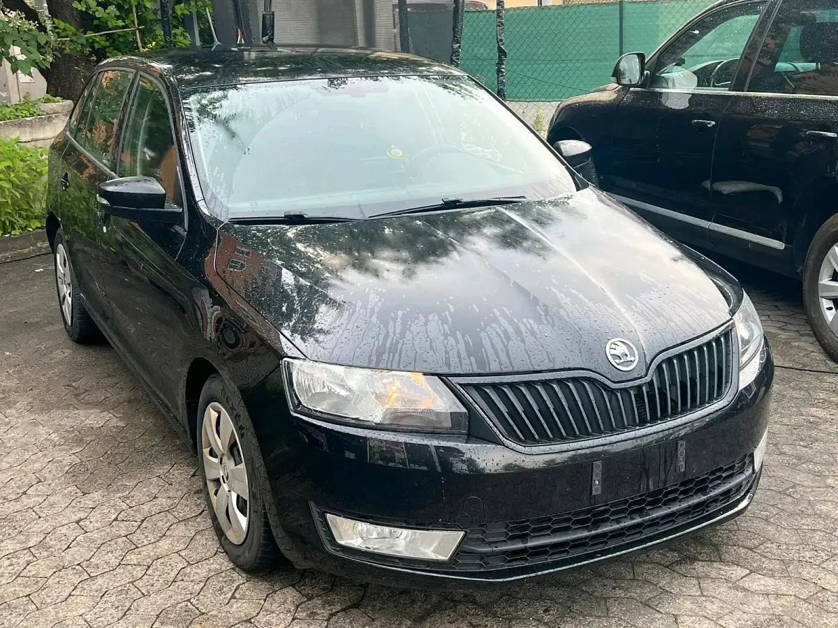 Gebraucht Skoda Rapid 90 PS (66 kW) 2015 Schwarz Kleinwagen