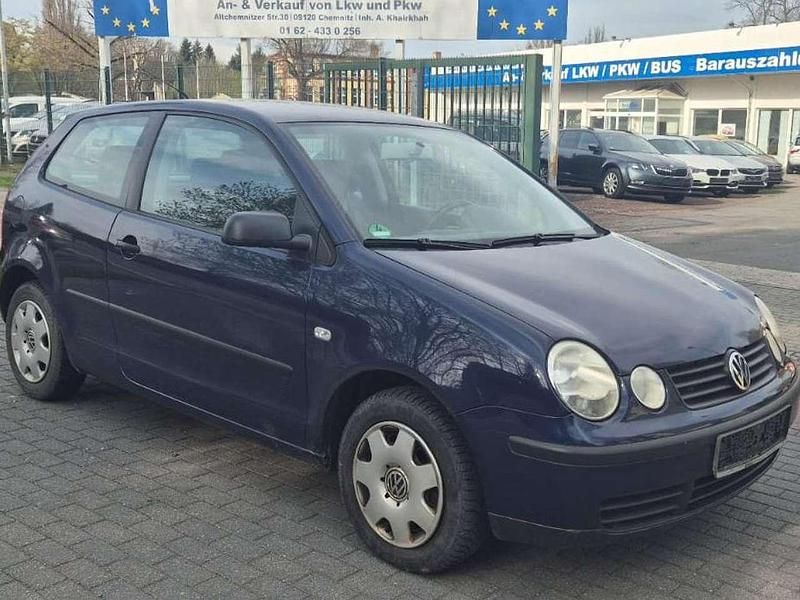 Indigoblau perleffekt Gebraucht 2004 VW Polo Basis Kleinwagen | 2.650 € (Etwas zu teuer) - Bild 1/4