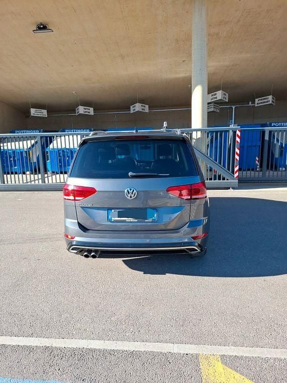 Gebraucht VW Touran Highline 150 PS (110 kW) 2018 Grau Van / Kleinbus