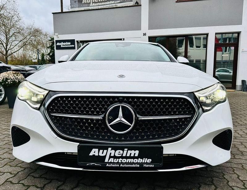 Gebraucht Mercedes E200 227 PS (166 kW) 2023 Polarweiss  unilack Limousine