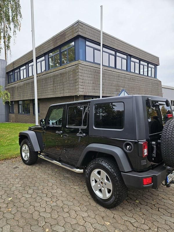 Schwarz Gebraucht 2010 Jeep Wrangler Unlimited Sport SUV | 21.500 € (Fairer Preis) - Bild 1/4