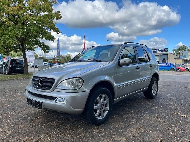 Silber Gebraucht 2004 Mercedes ML270 SUV | 6.490 € (Etwas zu teuer) - Bild 1/4