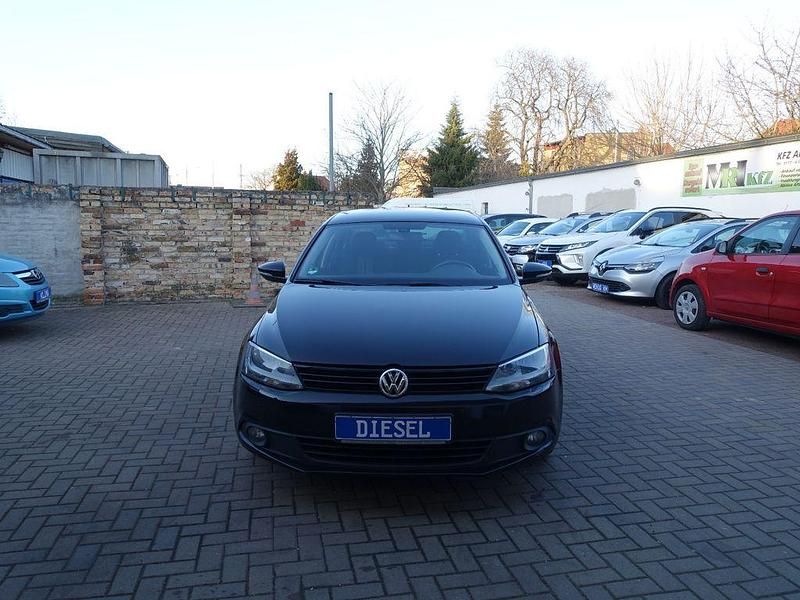Gebraucht VW Jetta Match 105 PS (77 kW) 2012 Schwarz Limousine