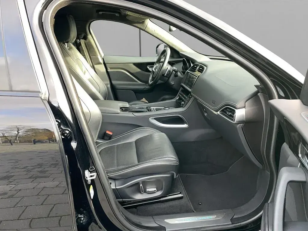 Gebraucht Jaguar F-Pace R-Sport 179 PS (131 kW) 2019 Schwarz SUV