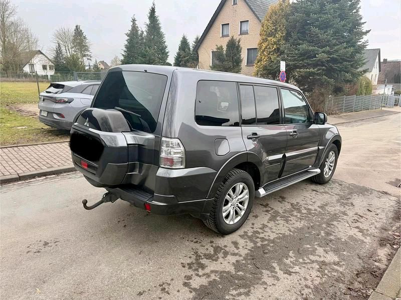 Gebraucht Mitsubishi Pajero 190 PS (139 kW) 2016 Grau SUV