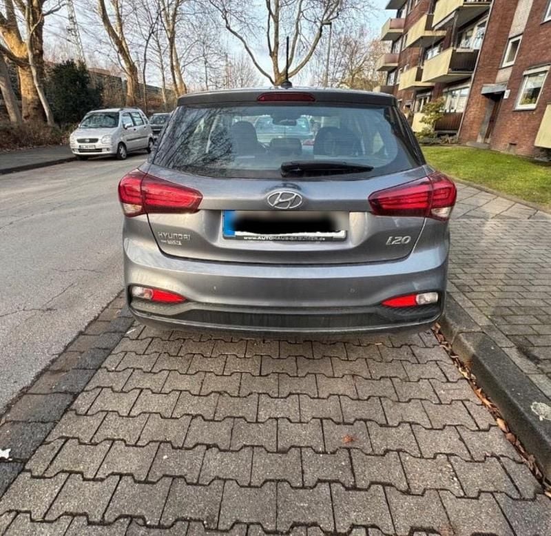 Gebraucht Hyundai i20 Active 101 PS (74 kW) 2018 Grau Kleinwagen